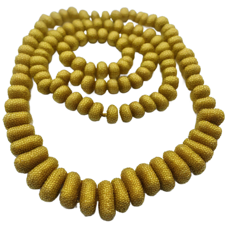 genmoji：A full Goldfield necklace made entirely of beads, fully visible with its entire chain."