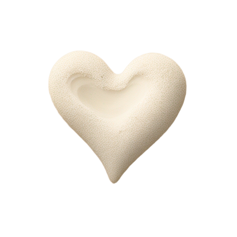 genmoji : Cœur blanc-crème sur sable de plage